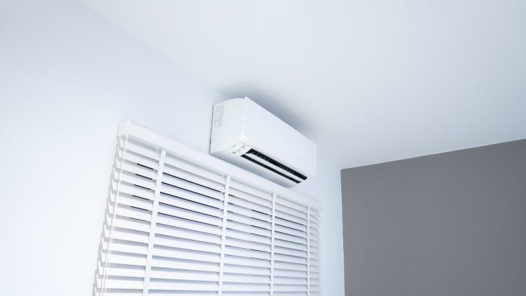 Różnice Między Klimatyzatorem a Klimatyzacją – Jak Wybrać Idealne Rozwiązanie dla Ciebie?